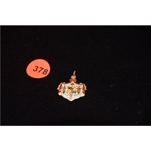 14K ENAMEL HAWAII COAT OF ARMS PENDANT (4.6 G)