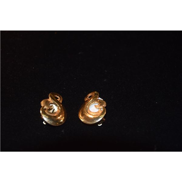 MING'S 14K SWIRL CLIP EARRINGS (11.2 G)