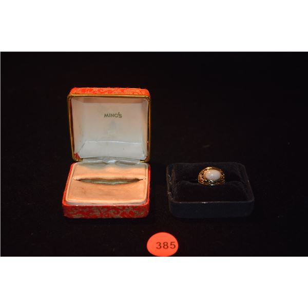 14K WHITE JADE RING W/BOX (UNMARKED MING'S) (3.8 GTW)  (TESTED)