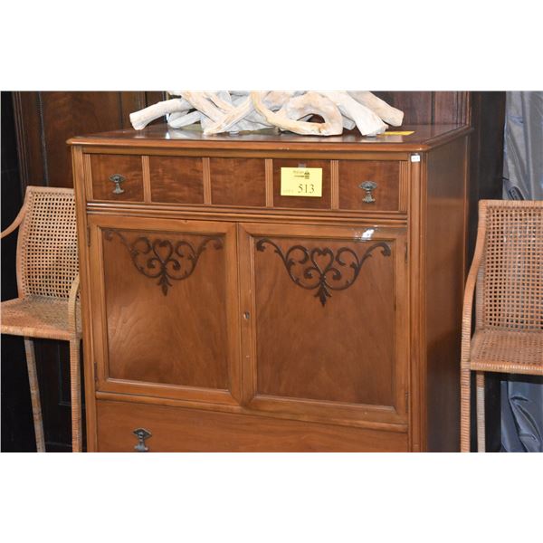 VINTAGE DRESSER CHEST W/3 DRAWERS & 2 DOORS CUPBOARD ENCLOSING 3 INTERIOR DRAWERS, THE DOOR FRONTS W