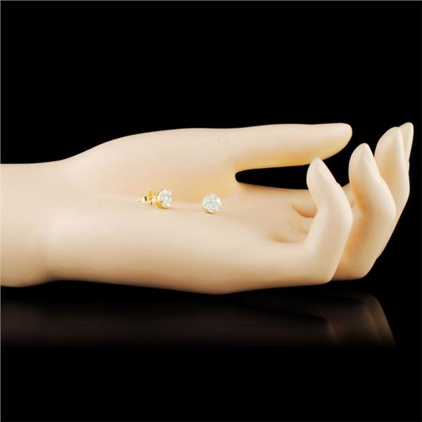 0.38ctw Diamond Earrings in 14K Gold