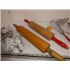 Image 2 : Vintage cooking untensils, rolling pins, cookie