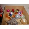 Image 9 : Assorted christmas decorations