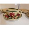 Image 3 : Watt U.S.A. 2- Cup and Saucer, 2- Plates and