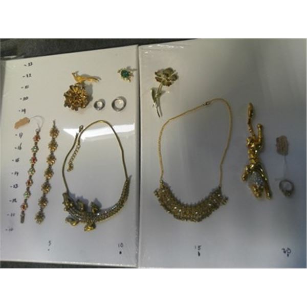 Vintage Jewelry, Necklaces, Brooches, Bracelets, r