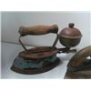 Image 3 : 4 Antique Irons