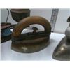 Image 4 : 4 Antique Irons