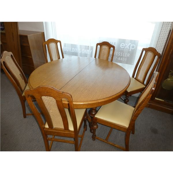 Vintage Dining Room Table and 6 Chairs