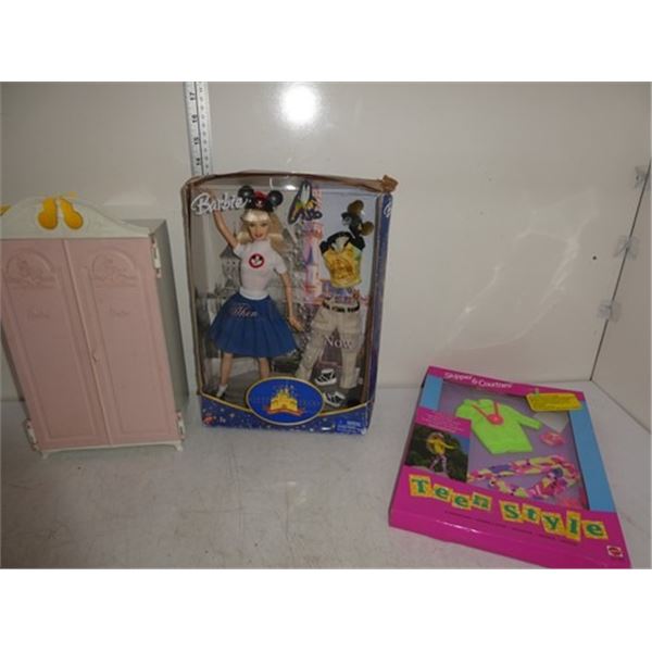 Vintage barbie bed & wardrobe, disney theme parks