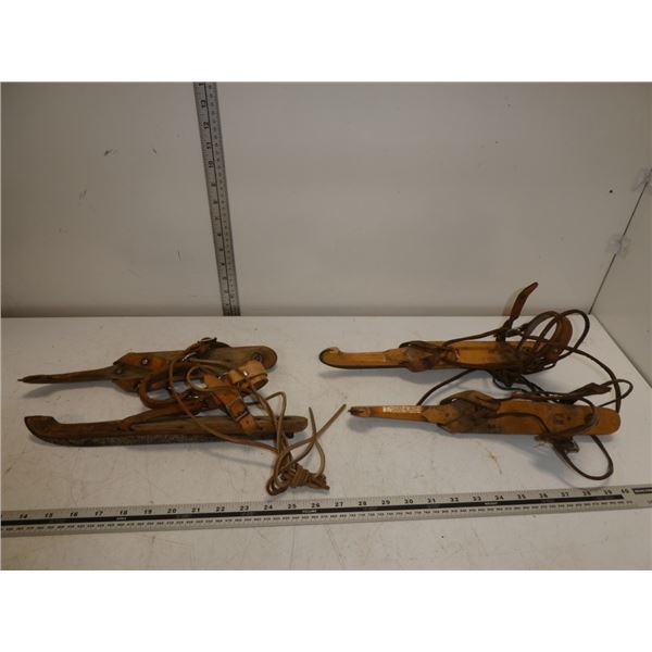 2 Sets of "Schuitjes" Skates that you bind under