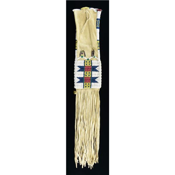 FINE DECORATIVE AMERICAN INDIAN PIPE BAG.