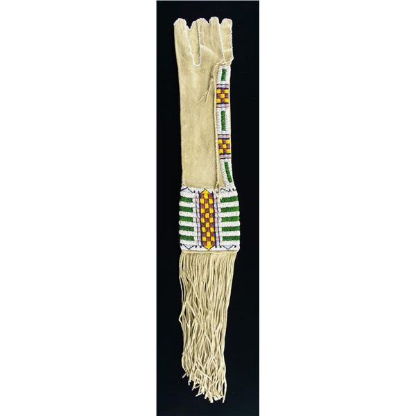 FINE DECORATIVE AMERICAN INDIAN PIPE BAG.