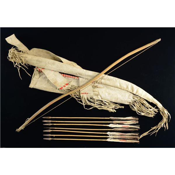 AMERICAN INDIAN BOW, ARROWS, QUIVER / BOW POUCH.