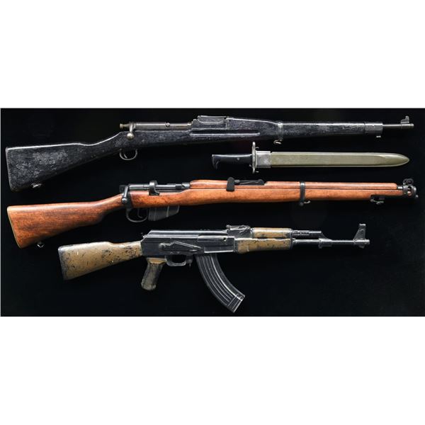 LOT OF DUMMY & TRAINING GUNS.