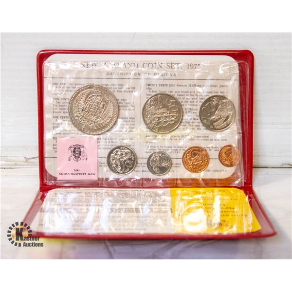 32)1975 NEW ZEALAND COIN SET