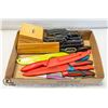 Image 1 : FLAT OF VARIOUS KNIVES W/MASTERCHEF KNIFE BLOCK