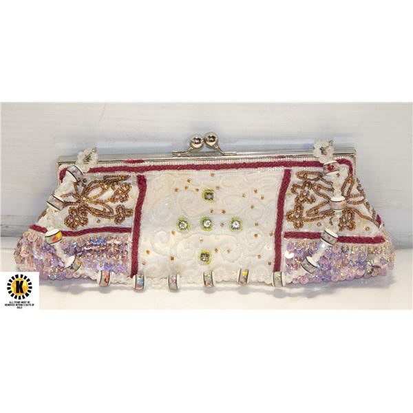 VTG. CHATEAU CLASSIC BEADED CLUTCH