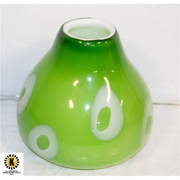 9 INCH TAQLL HEAVY GREEN ART GLASS VASE