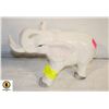 Image 1 : WHITE CERAMIC ELEPAHNT FIGURE 11 X 8 INCHES