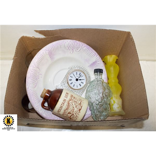 MISCELLANEOUS DECORATIVE GLASSWARE ITEMS