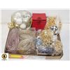 Image 1 : LARGE BOX CHRISTMAS ORNAMENTS