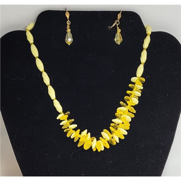 22)  TWISTED PALE YELLOW WITH BRIGHTER YELLOW 16"