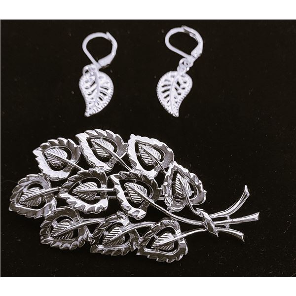 23)  SILVER TONE OPEN WORK LEAF BRIOOCH AND
