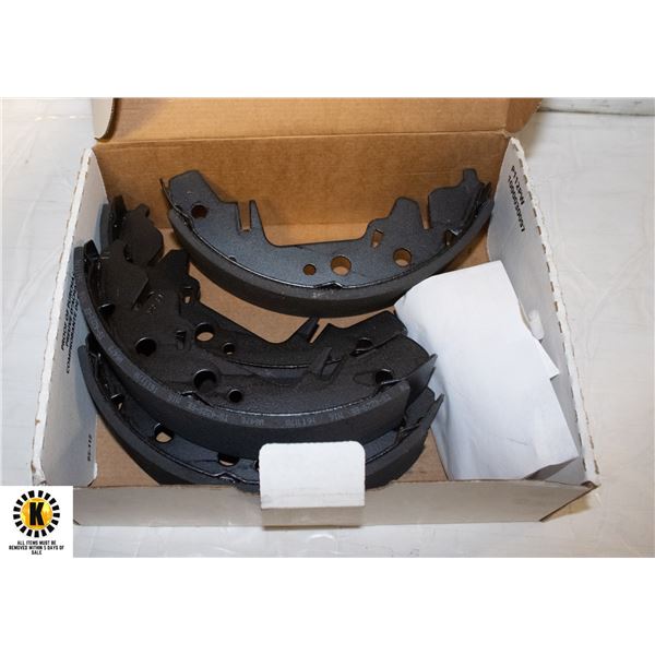 NEW FT-10704 FLEET BRAKE SHOES