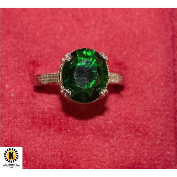 GREEN OVAL STONE WOMENS RING SIZE 8