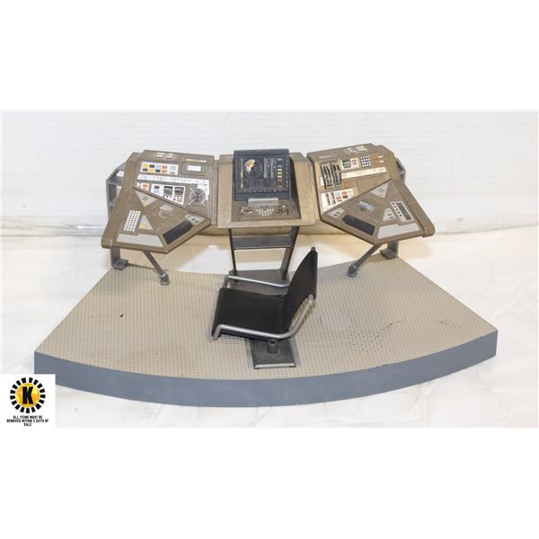 STAR TREK 2002 CONSOLE ART ASYLUM