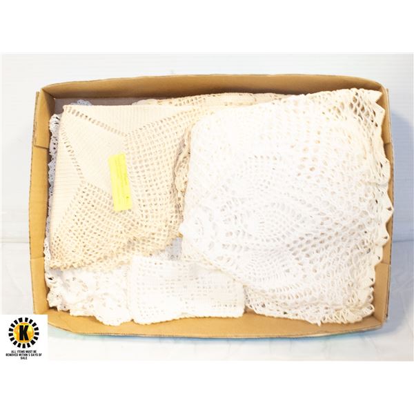 ESTATE VINTAGE DOILLIES & TABLE CENTRE