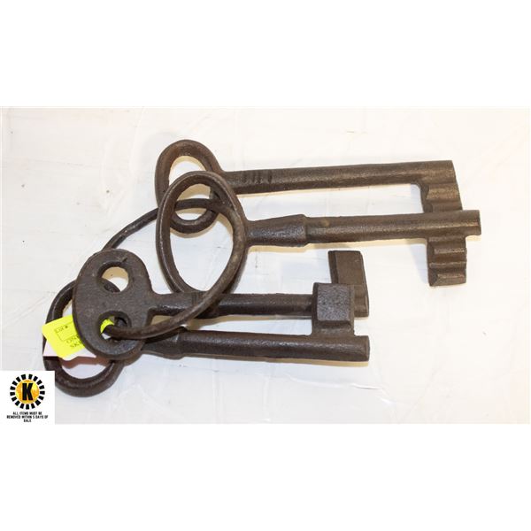 ONE RING OF 4 VINTAGE CAST IRON SKELTON KEYS