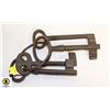 Image 1 : ONE RING OF 4 VINTAGE CAST IRON SKELTON KEYS