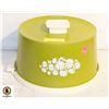 Image 1 : RETRO AVACADO GREEN PLASTIC CAKE SAVER