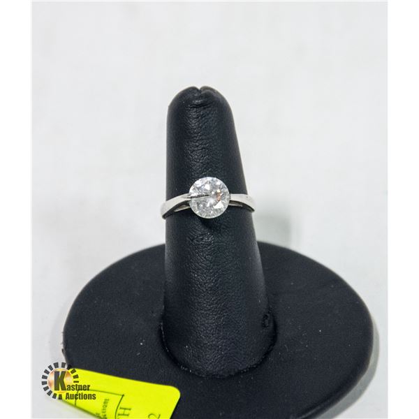 .925 SILVER RING SIZE 6 WITH SPINNING CZ STONES