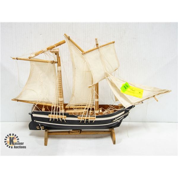 MODEL SAILING SHIP