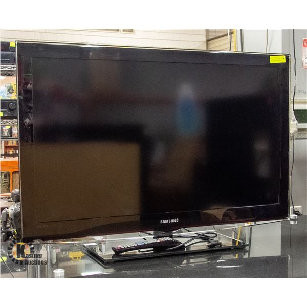 SAMSUNG 45" SMART TV