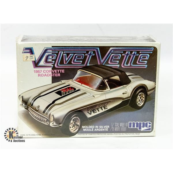 ESTATE COLLECTIBLE VINTAGE 1:25 SCALE MODEL