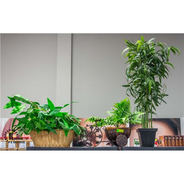 LOT OF ARTIFICIAL PLANT DISPLAYS