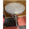 Image 1 : METAL ROUND OCCASIONAL TABLE