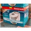 Image 1 : HONEYWELL QUIETCARE COOL MOISTURE HUMIDIFIER-