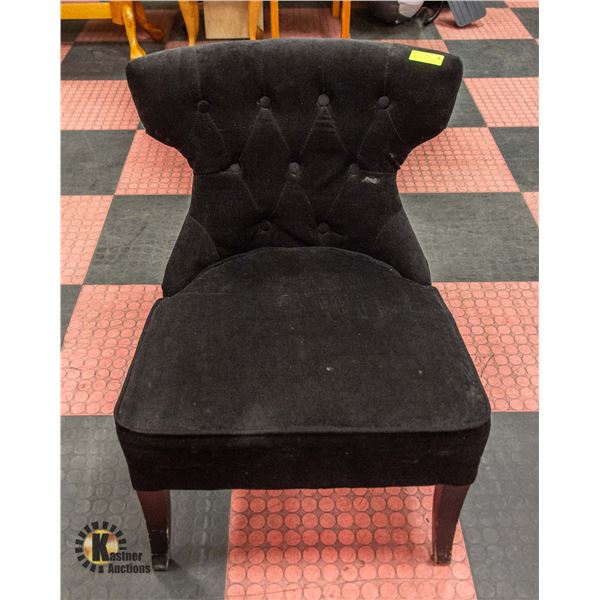 BLACK VELVET ACCENT CHAIR