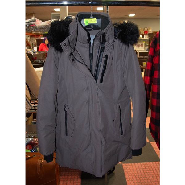SIZE LARGE HOODED WINTER PARKA-ESTATE