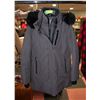 Image 1 : SIZE LARGE HOODED WINTER PARKA-ESTATE