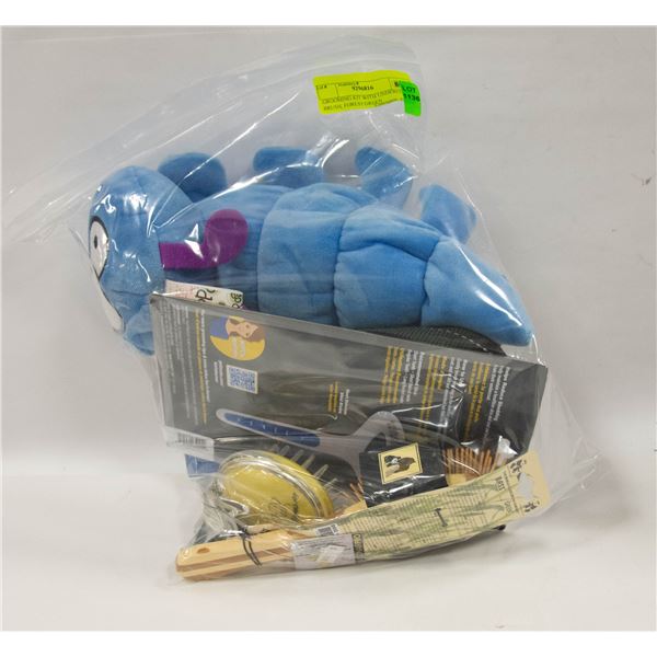 GROOMING KIT WITH UNDERCOAT BRUSH, FOREST GREEN