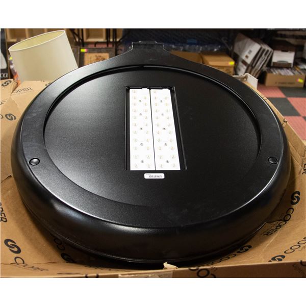 NEW COOPER 52 120-277V T4 8030 PARKING LOT LIGHT
