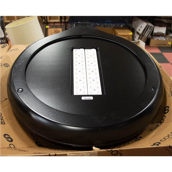 NEW COOPER 52 120-277V T4 8030 PARKING LOT LIGHT