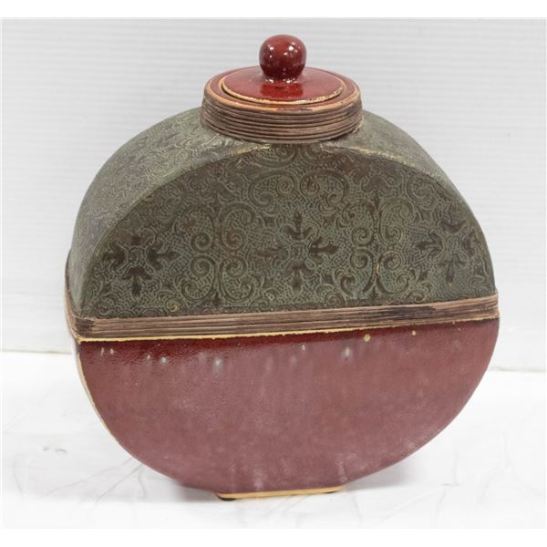 BOHO XMAS STYLE VASE WITH LID