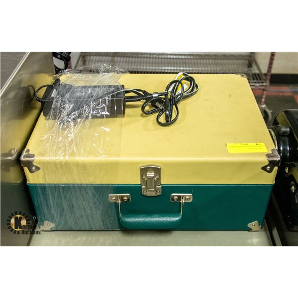 RETRO CROSLEY RECORD PLAYER