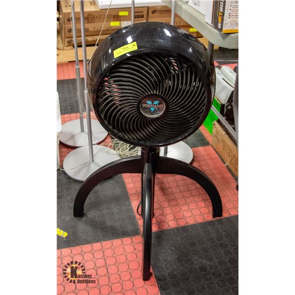 VORNADO OCILLATING FAN
